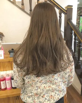 ロング カラー 江原 彩華のヘアスタイル