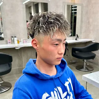 ショート カラー パーマ ヘアアレンジ メンズ 顔まわりカット の達人のヘアスタイル