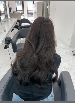 ロング 韓国ヘア/ブリーチ無 しWカラー/オリーブのヘアスタイル