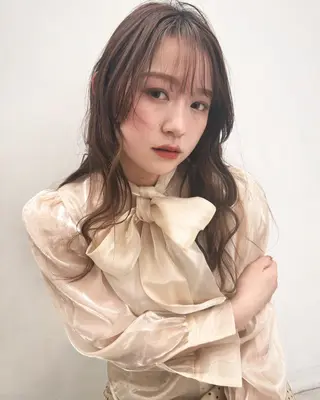 ロング 💛🤍U too e’s 鎌倉🧸のヘアスタイル