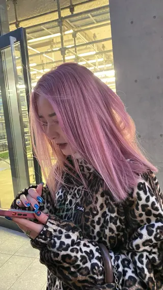 セミロング カラー 坂入 美帆のヘアスタイル