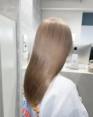 セミロング カラー _WHITE難波店【アンダーバーホワイト】所属・鬼塚脇 一輝のヘアスタイル