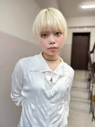 ショート カラー オカモト ミユウのヘアスタイル