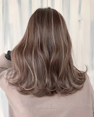 セミロング BELO 大阪店所属・BELO OSAKA カエデのヘアスタイル