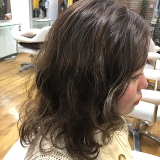 セミロング 根岸 真奈美のヘアスタイル