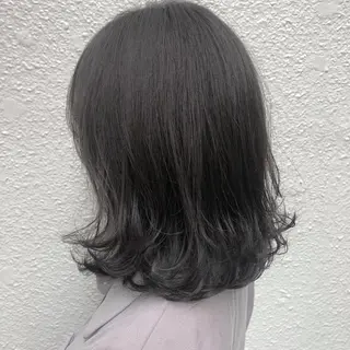 カラー ブリーチなしカラー/ 顔周りレイヤーカットのヘアスタイル