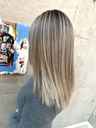 セミロング 🔷ブリーチバレイヤ ージュ🔷飯野達也のヘアスタイル