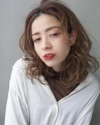 セミロング カラー SALOWIN梅田茶屋町店所属・ウルフレイヤーカット /チヒロのヘアスタイル