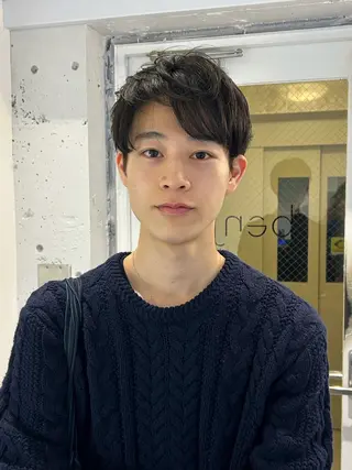 ミディアム メンズ エリ   メンズ パーマ 眉毛のヘアスタイル