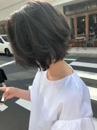 ミディアム カラー THE DAY所属・AKI HASHIMOTOのヘアスタイル