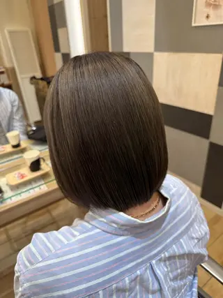 ショート カラー 緑川 莉緒のヘアスタイル