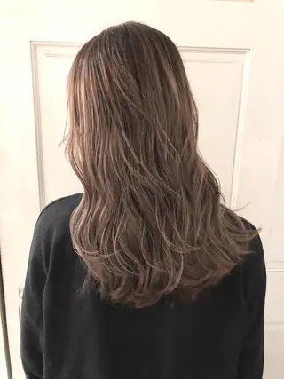 ミディアム カラー 艶ハイトーンブリーチ 🌈小林侑雅のヘアスタイル