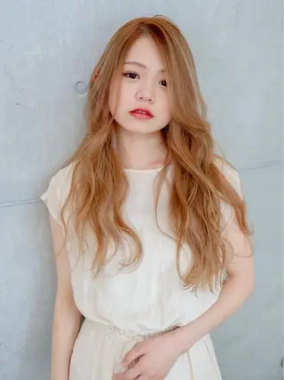 ロング UNIVERSE.所属・山内 悠のヘアスタイル