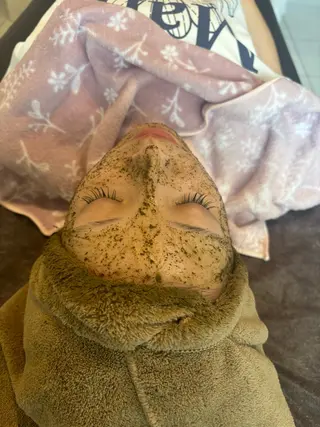 ハーブピーリング/韓国肌管理/フェイシャル/毛穴洗浄/眉毛/顔脱毛【糸脱毛専門】rev所属・ハーブピーリング🌹 毛穴洗浄❤️眉waxのエステ・リラクイメージ