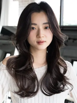 ロング カラー まとまるレイヤー カット/透明感カラーのヘアスタイル