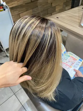 ミディアム カラー 川越 輝梨奈のヘアスタイル