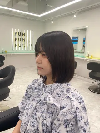 ミディアム カラー ヘアアレンジ 艶カラー/ハイトーン /レイヤーカットのヘアスタイル