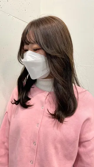 ミディアム オリーブカラー 長谷川のヘアスタイル