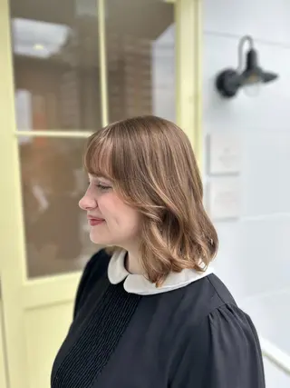 ミディアム AFLOAT SAYURIのヘアスタイル