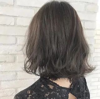 ミディアム 伊 杏のヘアスタイル