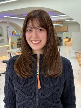 ロング カラー ツキノキ ミナのヘアスタイル