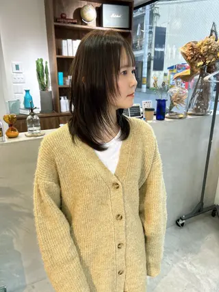 ミディアム カラー (h)wim ウィムのヘアスタイル