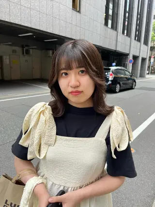 ミディアム こまつばらみお/レイ ヤー/ダブルカラーのヘアスタイル