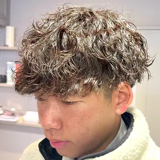 ショート パーマ ヘアアレンジ メンズ 艶カラー の達人のヘアスタイル