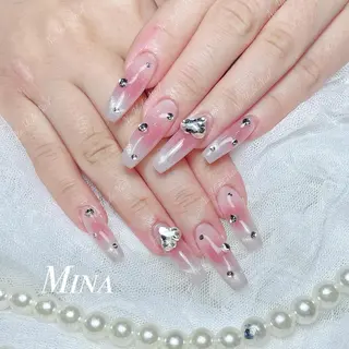 ネイル 🦋 Queenieのネイルデザイン