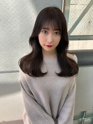 ミディアム カラー レイヤーカット /透明感/千葉怜寿のヘアスタイル