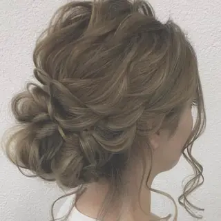 ヘアアレンジ WHITE EYE 浦添所属・ヘアメイク acoのヘアスタイル