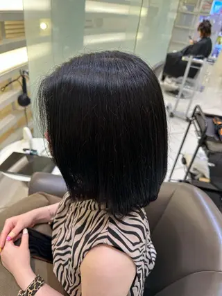 ショート カラー ヘアアレンジ タイトボブ個性派カラ ーAKANEのヘアスタイル