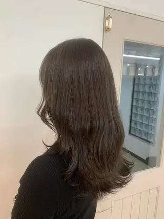 ロング カラー 室谷 ゆりあのヘアスタイル