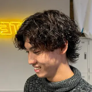 ミディアム パーマ ヘアアレンジ メンズ 艶カラー の達人のヘアスタイル