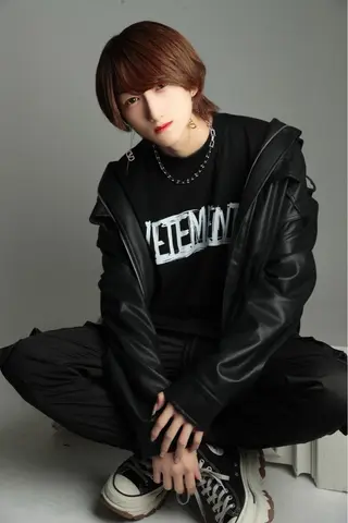 ショート 奥本 侑 ハイトーン、髪質改善のヘアスタイル