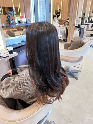 ロング カラー UNIXマークイズみなとみらい店所属・なな みのヘアスタイル