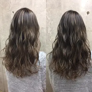 セミロング ロング カラー cachecache所属・及川 光のヘアスタイル