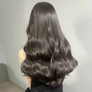 ロング シオン/艶髪/ グレージュカラーのヘアスタイル