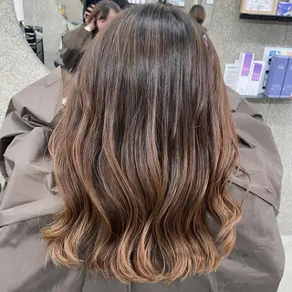 セミロング カラー Lull (シェアサロンReco VIProom)所属・Lull1人美容室 バレイヤージュのヘアスタイル