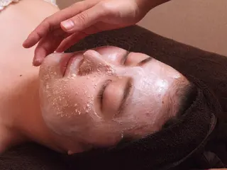 ミディアム パーマ ヘアアレンジ メンズ キッズ ネイル マツエク・マツパ ニキビ・肌質改善専門 ♡人生が変わるサロンのエステ・リラクイメージ