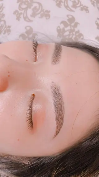 アイブロウ Lovely Dollsの眉毛・アイブロウイメージ