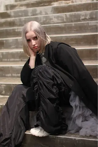 ミディアム 鈴木 彩女のヘアスタイル