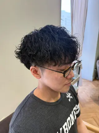 ショート パーマ メンズ 溝口 槙里也のヘアスタイル