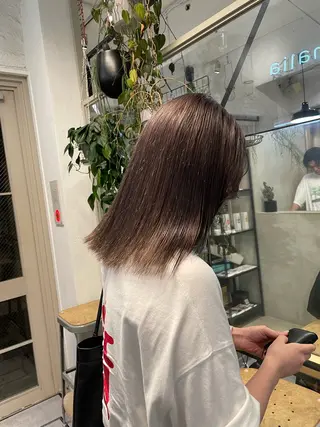 ミディアム カラー ミルクティー× グレージュMOMOのヘアスタイル