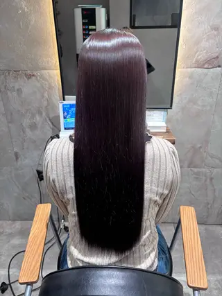 カラー La fithhairSHIN所属・岩崎 美咲のヘアスタイル