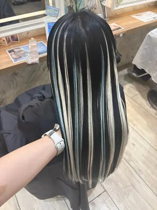 ロング カラー ハイトーンカラー シールエクステのヘアスタイル