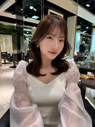 セミロング カラー レイヤー×艶髪🤎. 𝜗𝜚hitomiのヘアスタイル