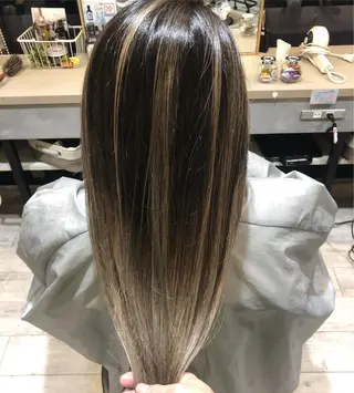 セミロング カラー ブリーチカラー🌈 石垣翔太のヘアスタイル