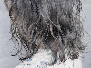 ミディアム カラー _WHITE 天王寺のヘアスタイル