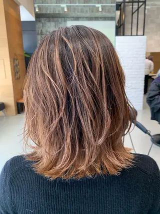 ミディアム 大木 華のヘアスタイル